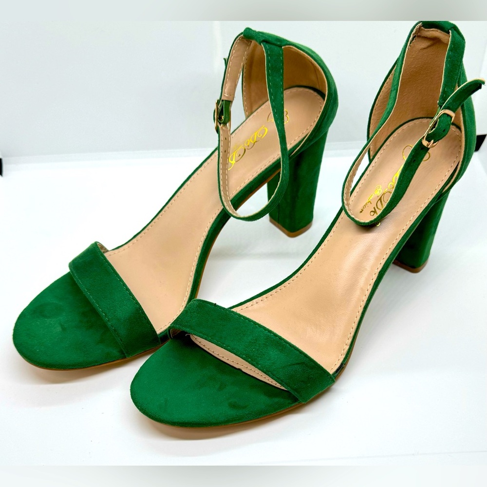 Size 10 3in block heel Suede Green . New never used.